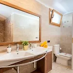 Villa 1 Charming Conde Private Garden Pool, Bbq! *