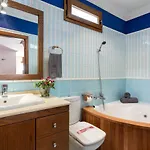 1 Charming Conde Private Garden Pool, Bbq! *