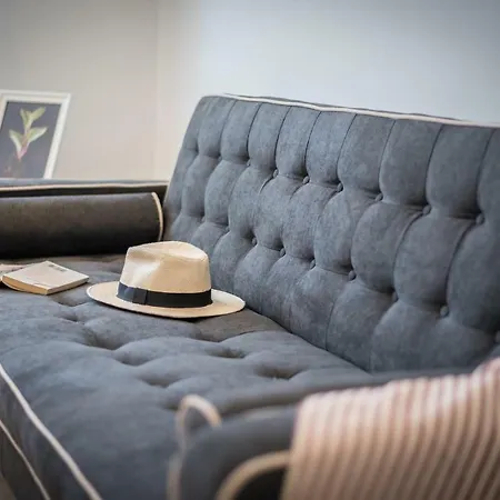 1 Charming Conde Private Garden Pool, Bbq! Villa