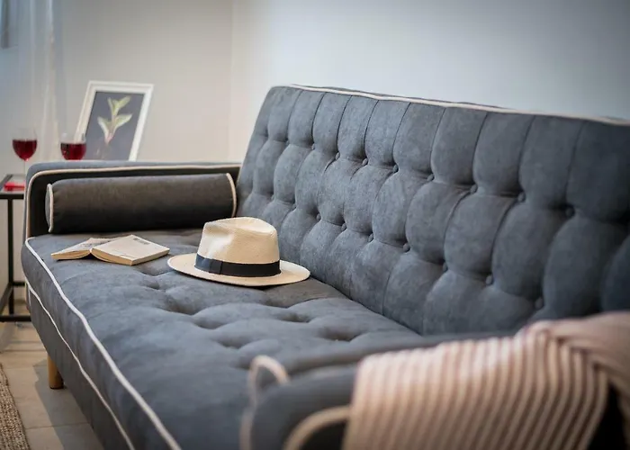 1 Charming Conde Private Garden Pool, Bbq! Villa