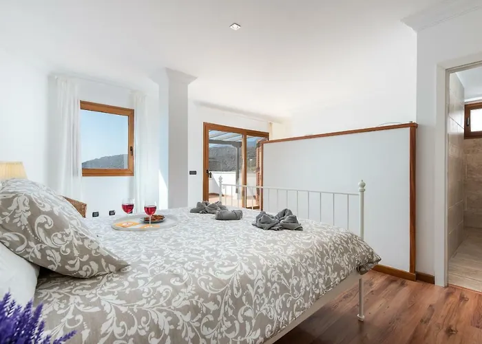 Villa 1 Charming Conde Private Garden Pool, Bbq!