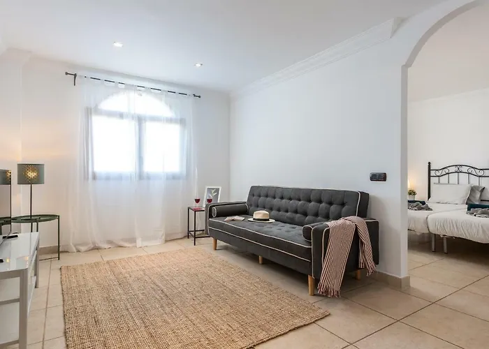 1 Charming Conde Private Garden Pool, Bbq! Villa