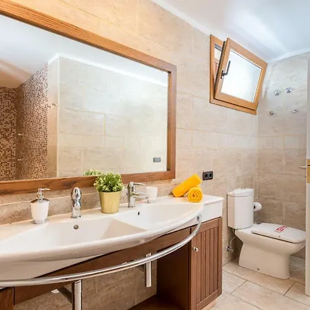 Villa 1 Charming Conde Private Garden Pool, Bbq! *